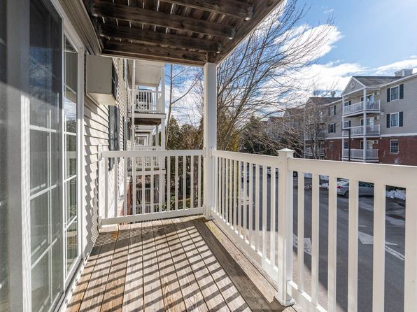 Carlton Oaks | 332 N Broadway, Salem, NH
