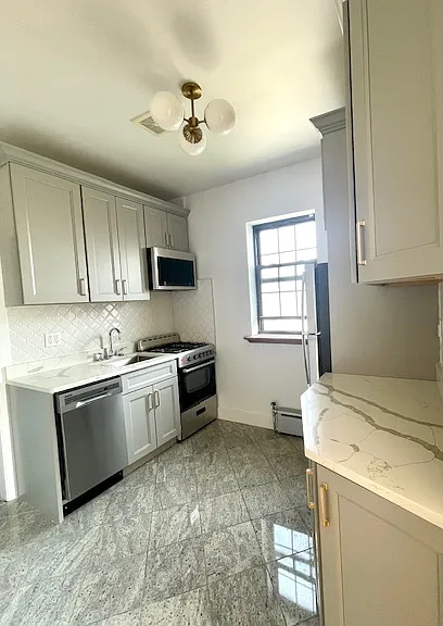 527 Leonard St #7 — Photo 1