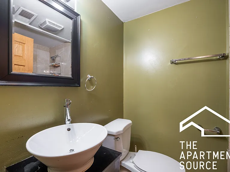 665 W Cornelia Ave #G — Photo 7