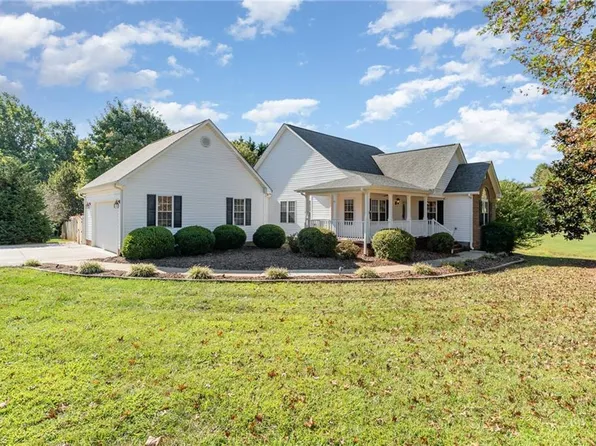 6393 Willow Hill Ct, Pleasant Garden, NC 27313