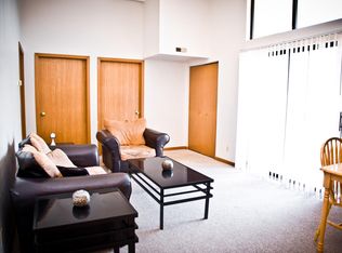 205 S 6th St #203, Champaign, IL 61820