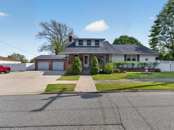 1096 Joyce St, New Bedford, MA 02745