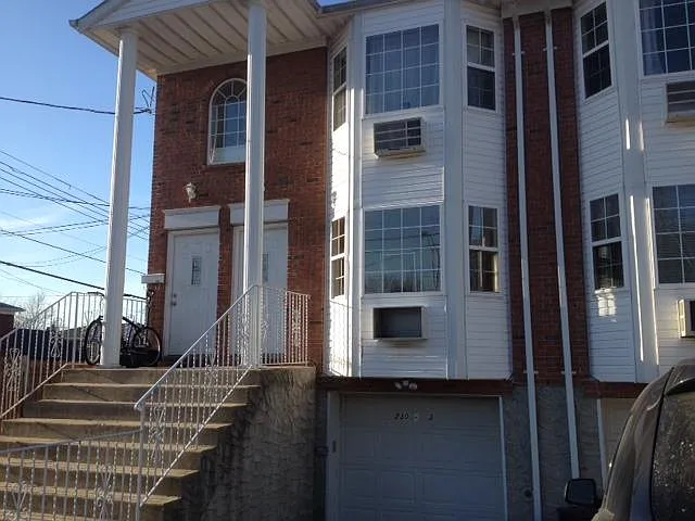 4 bed, 2.5 bath, 2500 sqft, $4,200 — Photo 1