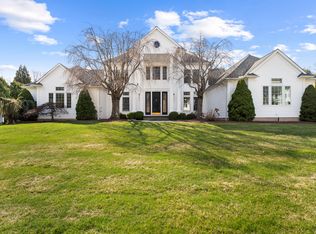 129 Old Farms E, Middletown, CT 06457