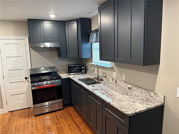 5th image of 5016 Oak Dr
