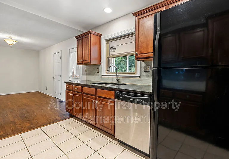 2461 Fontaine Cir — Photo 7