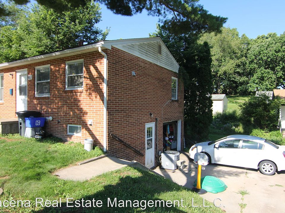 2nd image of 607 Center St
