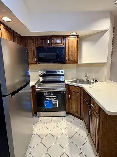 222-224 48th St #2D Photo 1