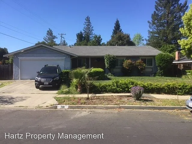 701 Citrus Ave photo 1