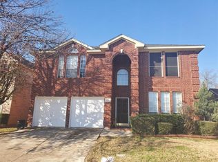 911 Harwood Ct, Euless, TX 76039