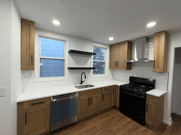 20 Roma St #2 — Photo 11