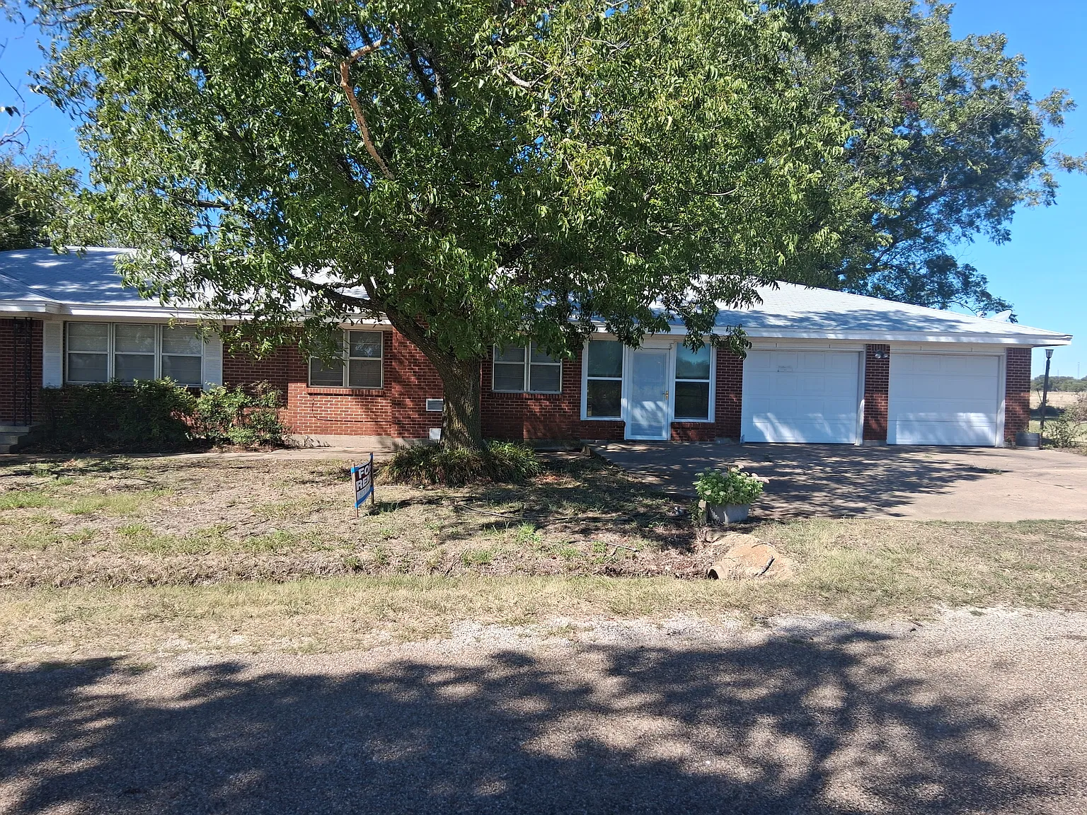 3 bed, 2218 sqft, $2,100 — Photo 2