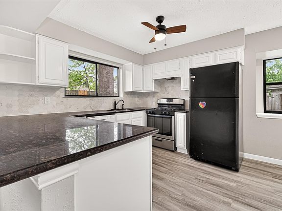 5th image of 2031 Woodhue Dr
