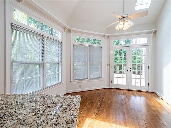 4th image of 4502 Woodhaven NE