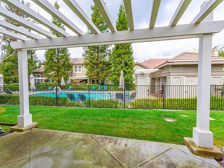 9925 Villa Granito Ln — Photo 30