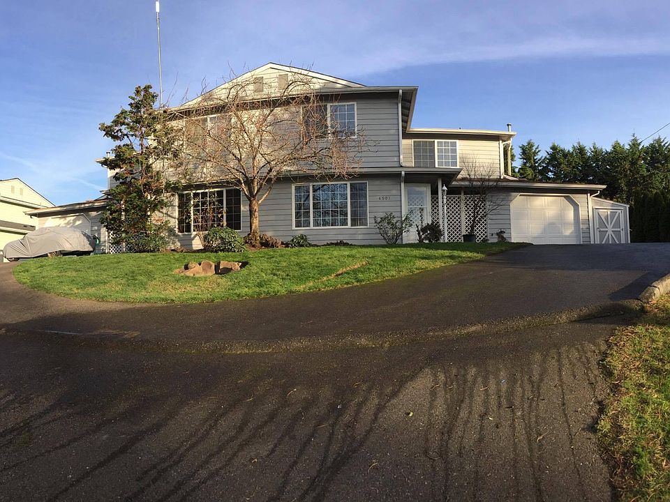 Front of Building. 4903unit is on LEFT.