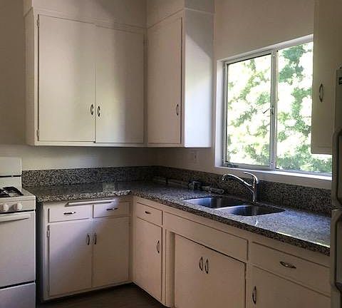 5th image of 1224 N Crescent Heights Blvd #11