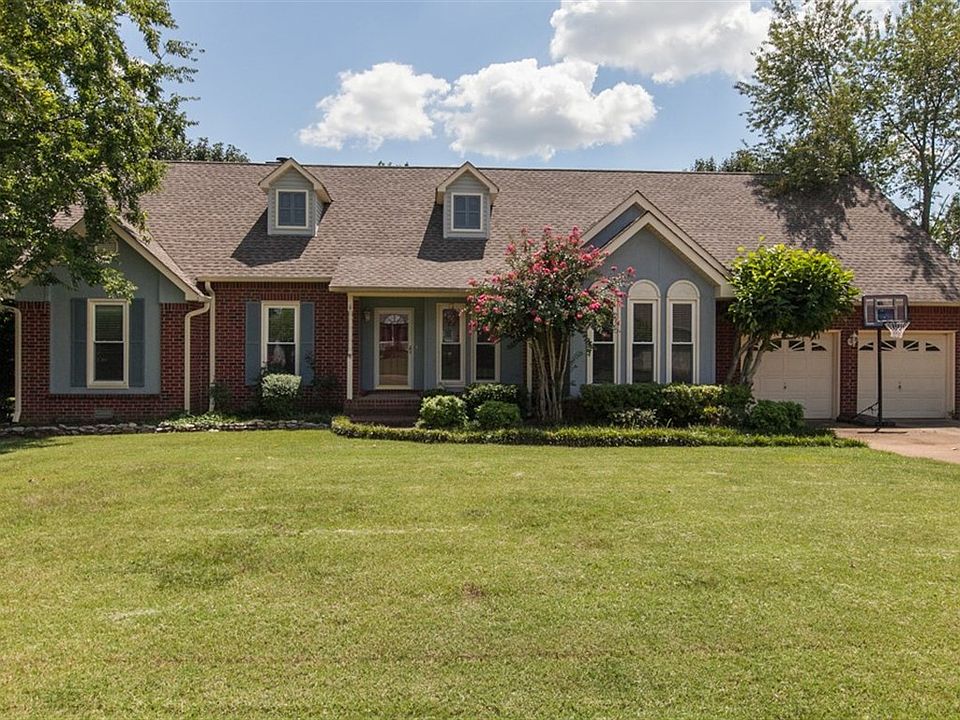 1st image of 2423 Riverstone Dr
