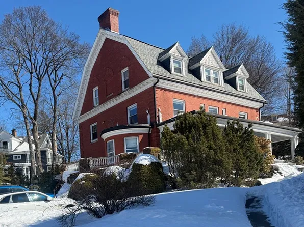 81 Church St APT 3, Newton, MA 02458