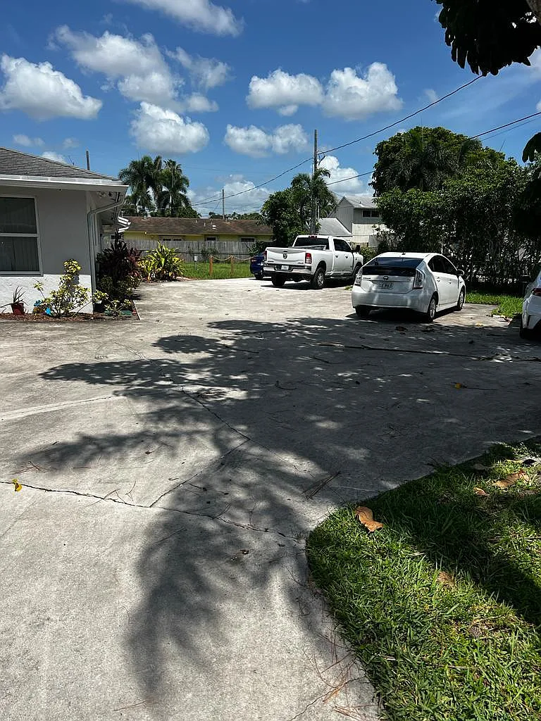 2 bed, 2.0 bath, 1000 sqft, $2,300 — Photo 2