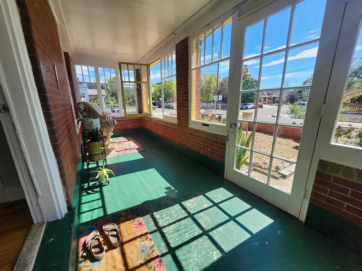 4 bed, 1350 sqft, $2,650 — Photo 2