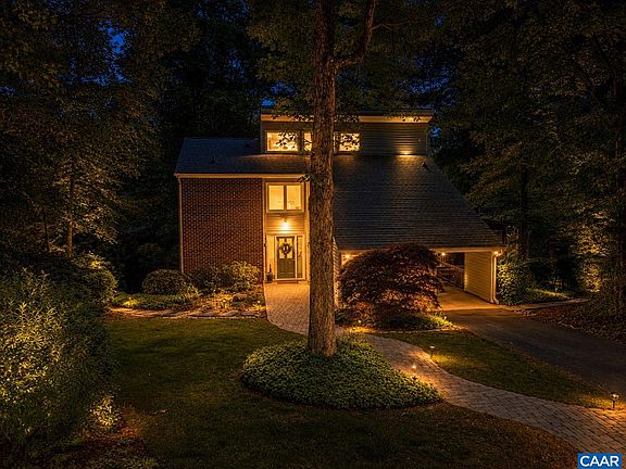 2nd image of 4 Lakeview Cir