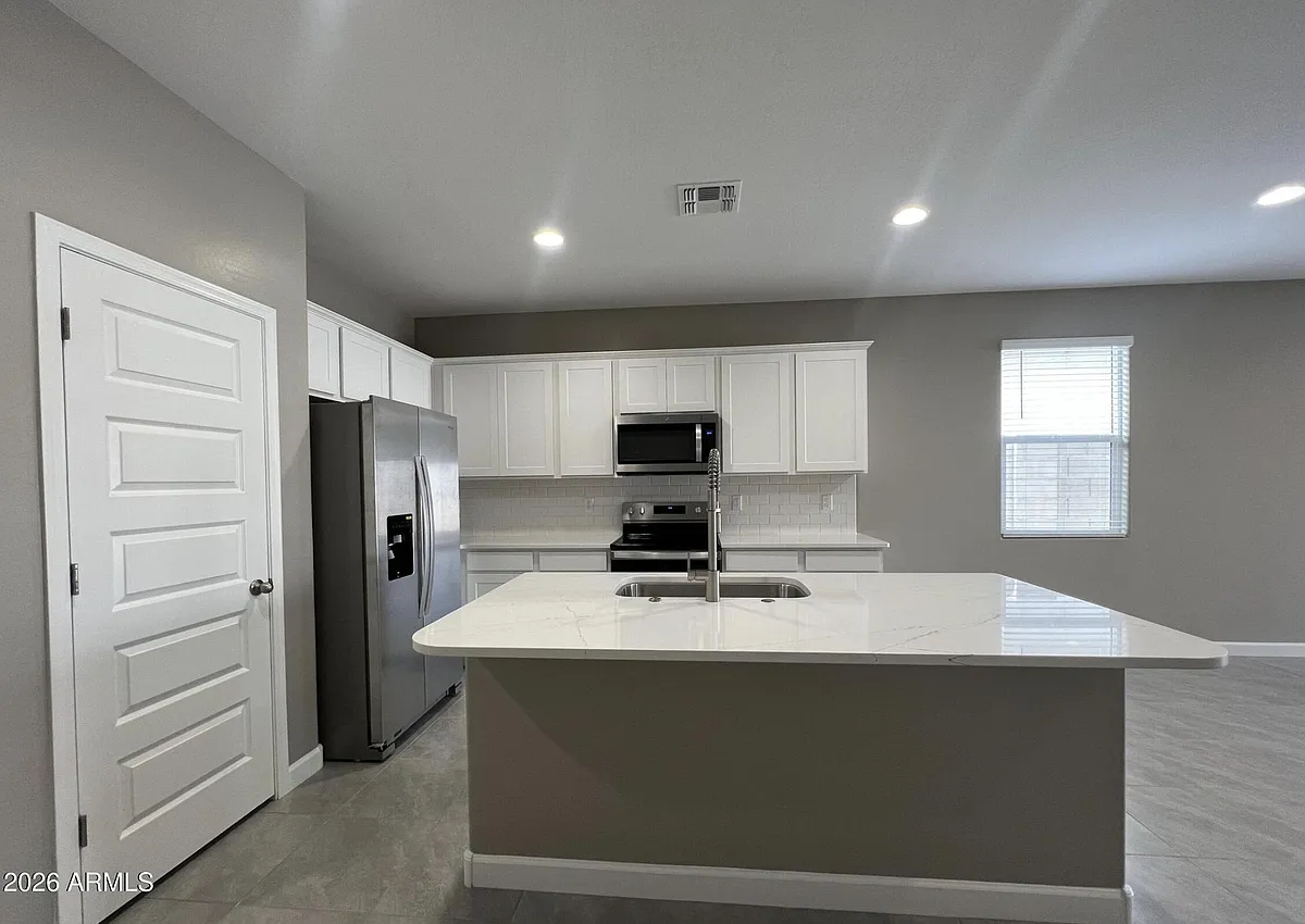 Building Photo - 24068 W Whyman Ave