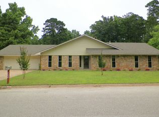704 Sunset Dr, Overton, TX 75684