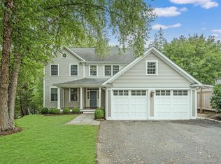 4 Sickle Bar Ln, Riverside, CT 06878