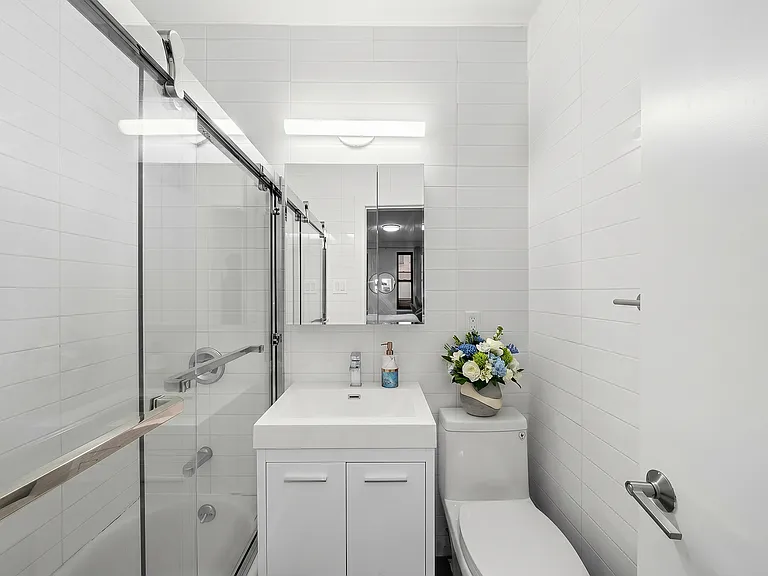 444 W 48th St #1F — Photo 4