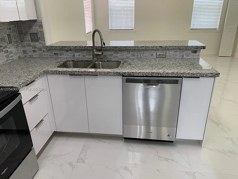 14020 SW 152nd Ter — Photo 7