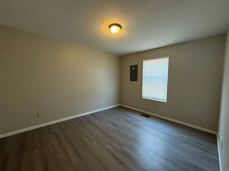 Bradford Terrace Apartments / 420 Britt Lane, RG — Photo 19