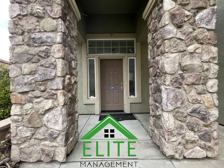 2128 Horseshoe Glen Cir — Photo 3