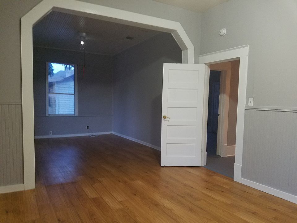 2nd image of 649 W Elmira St #2