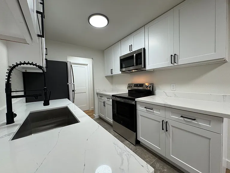 Avia Apartments | Renovated Homes in Seattle's Greenwood Neighborhood | 1 MONTH FREE!! — Photo 22
