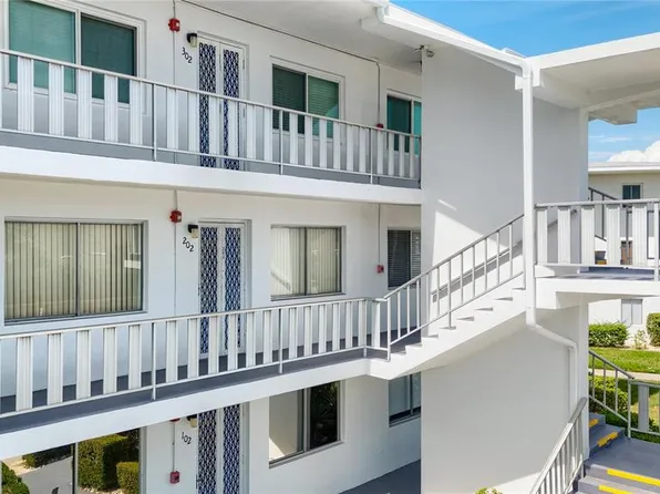 11251 80th Ave APT 202, Seminole, FL 33772