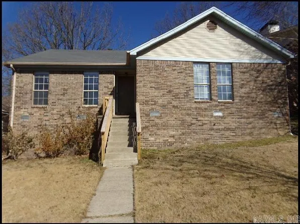 8 Forest Cir, Little Rock, AR 72211