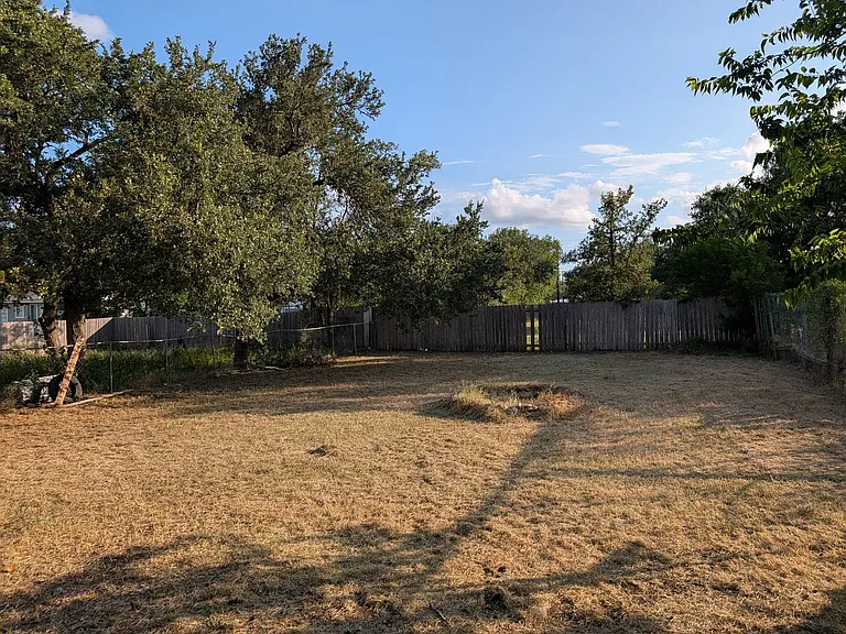 705 & 707 Allen St — Photo 11