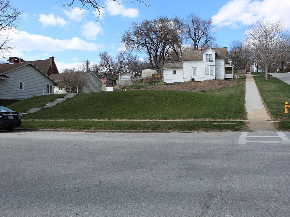 1st image of 419 E Huron St