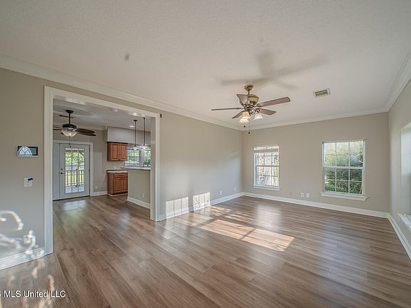 5th image of 19530 Wallace Way