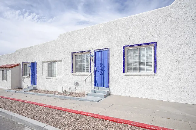 Quality, Fully Loaded 1 Bedroom Renovation w/ New Private Yard! — Photo 4