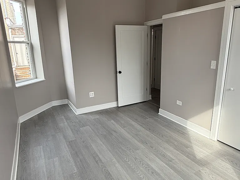 2882 N Milwaukee Ave #2-R — Photo 8