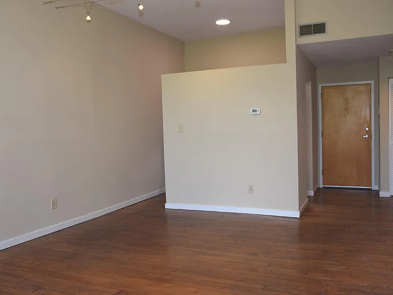 1500 River Mill Dr #305 — Photo 4