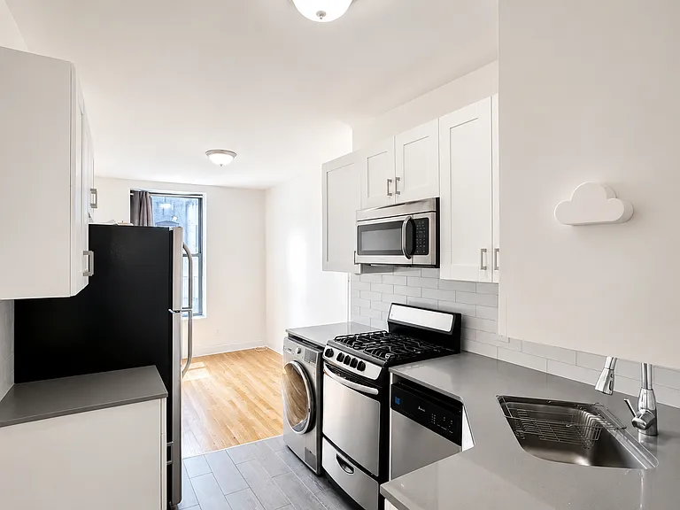 386 Manhattan Ave #18 — Photo 4