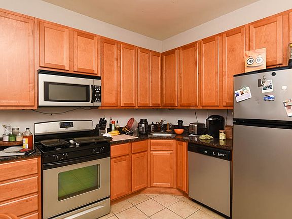 3rd image of 1358 W Barry Ave #W2