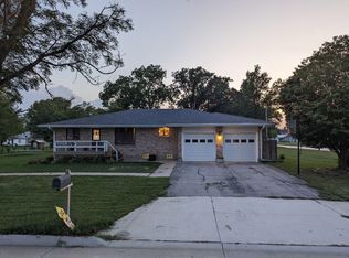 979 N 10th St, David City, NE 68632