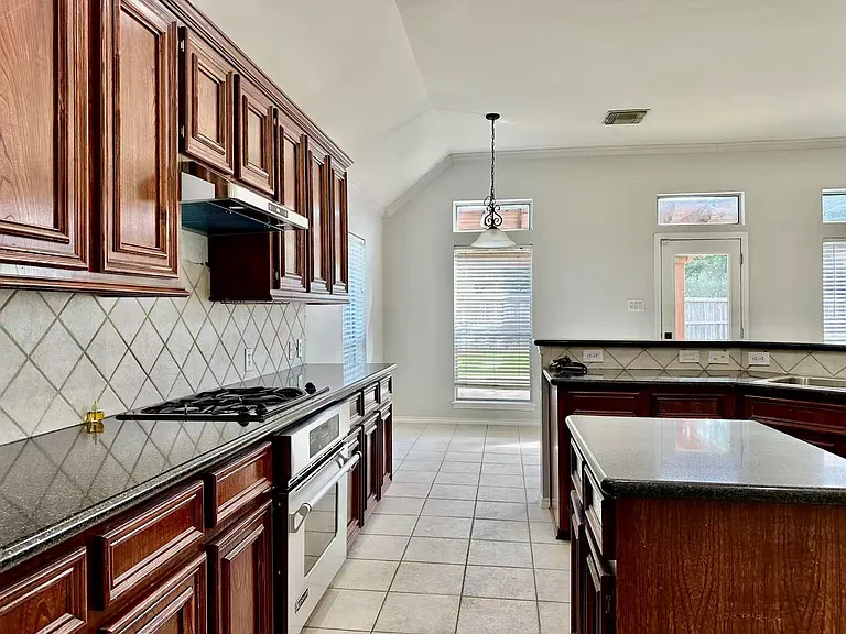 3131 Valley Ct — Photo 11