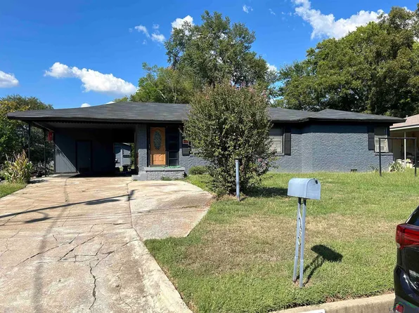 1207 Latham Ln, Longview, TX 75602