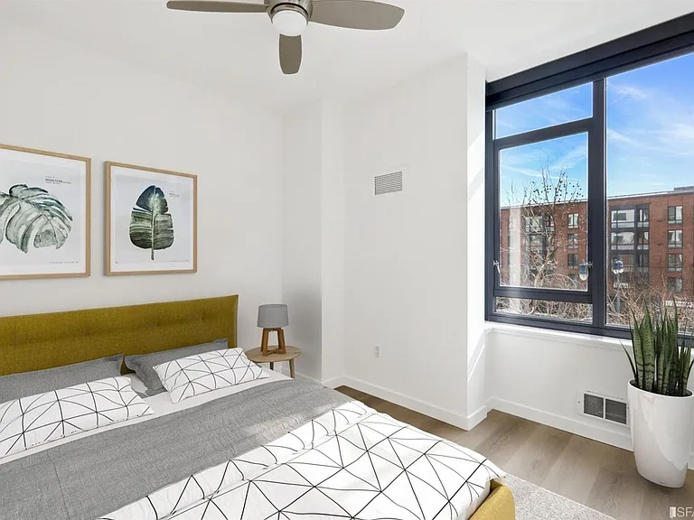 250 King St #368 — Photo 11