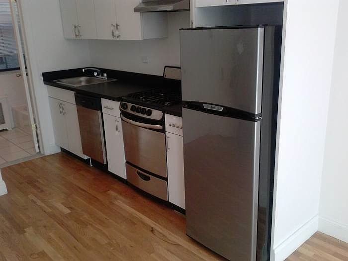 2nd image of 226 E 89th St APT 18